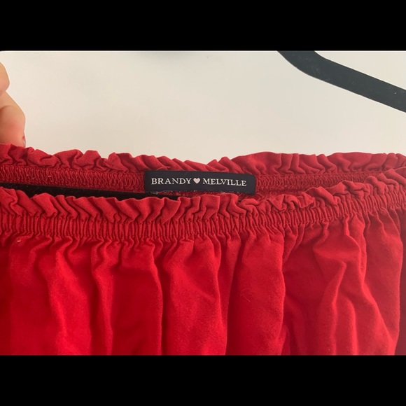 Brandy Melville Off Shoulder Top - Picture 2 of 2